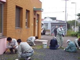建設協会による保育所(園)グラウンド整備ボランティア