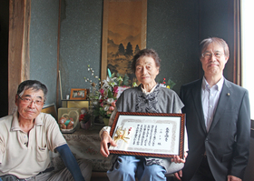 100歳長寿のお祝い-小西トヨさん