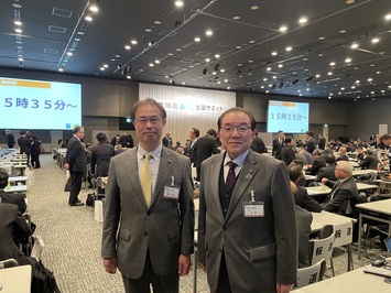 岡山県新見市戎斉市長(写真右)