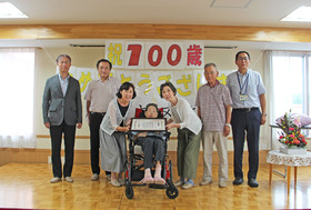100歳長寿のお祝い-勝浦キヌさん