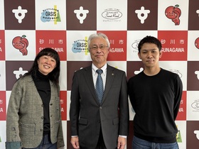 SHIROのの今井浩恵会長とライターの泉秀一郎さん