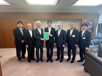高見康裕国土交通大臣政務官