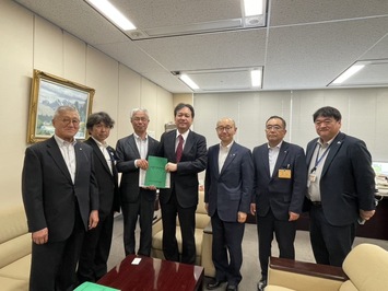 大沢博自治財政局長