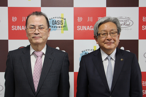 再任となった平林病院事業管理者（写真左）