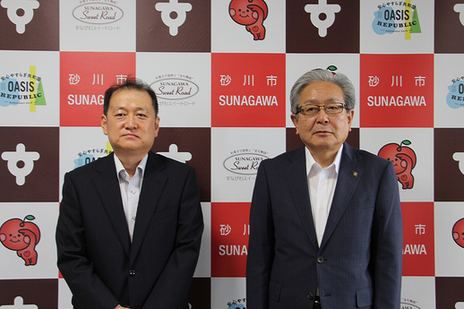 砂川地区公平委員会西田委員(写真左)